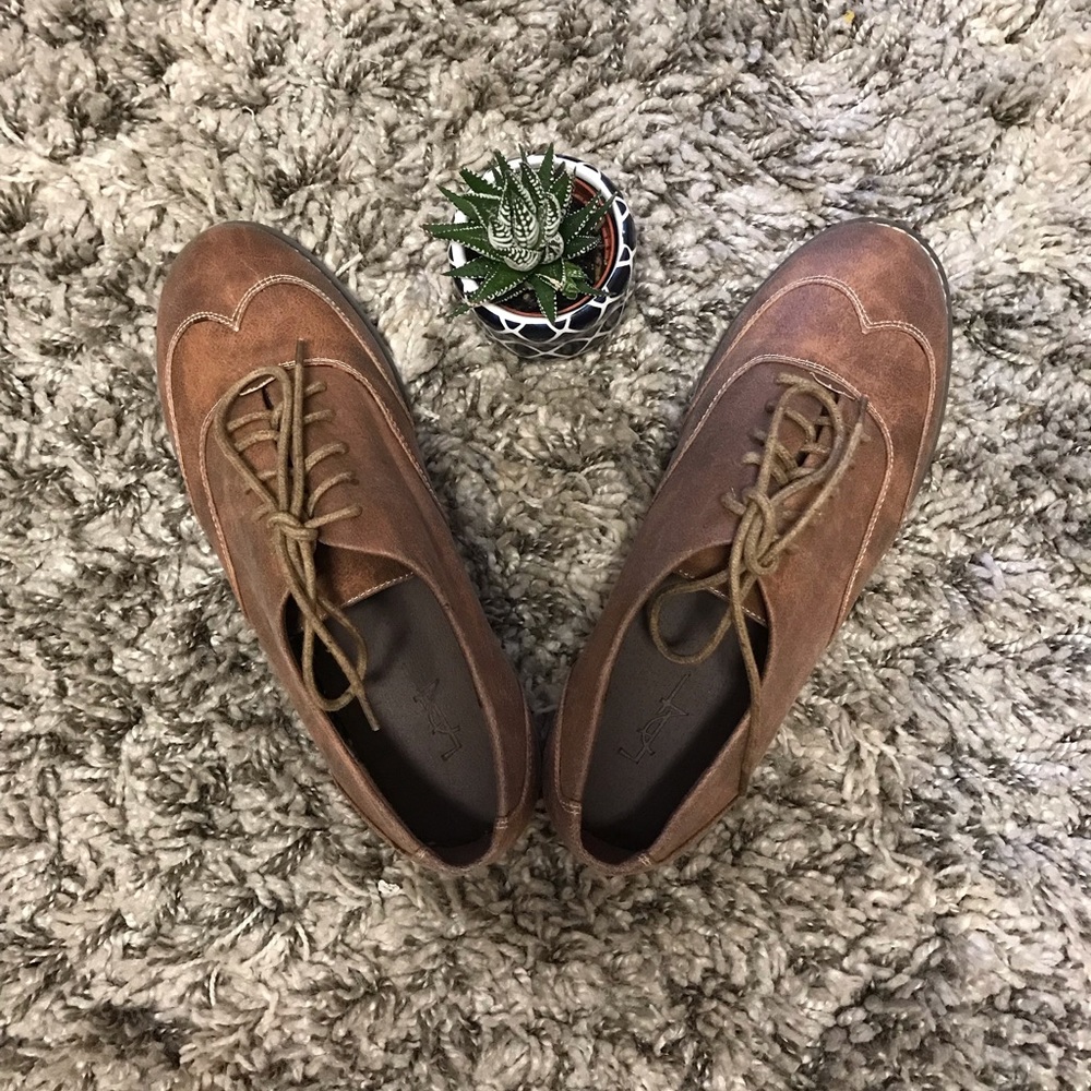 Lat Brown Oxford flats